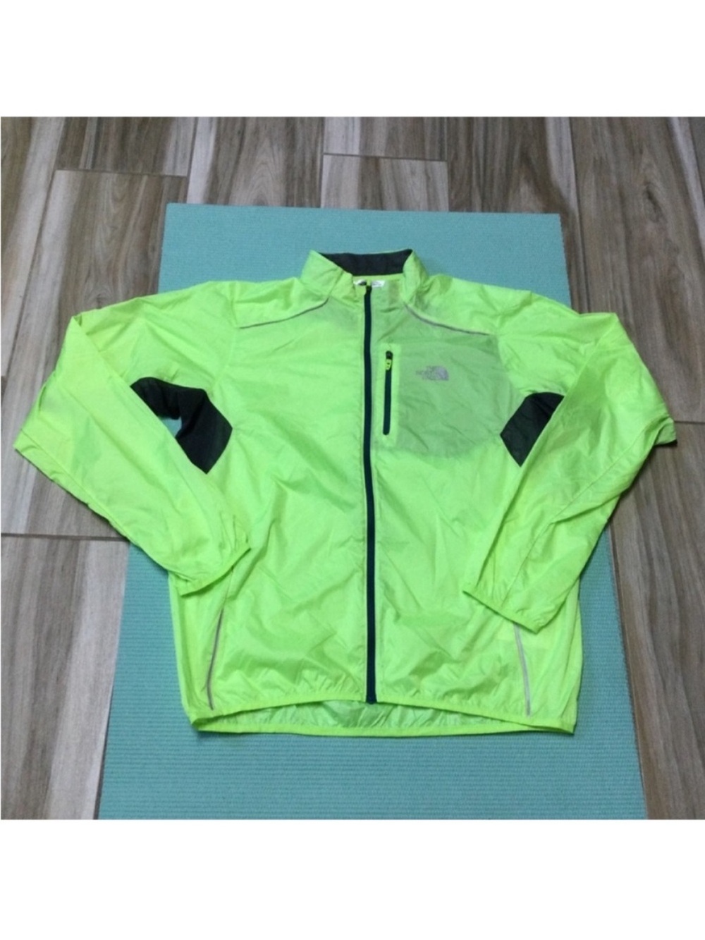 The North Face Neon Sport
Jacket Medium